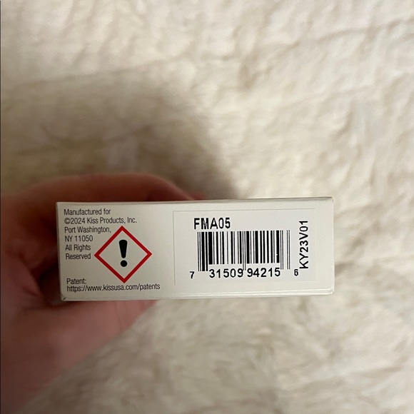 KISS Gel Fantasy Magnetic Nails - Velvety Pink - Picture 3 of 3